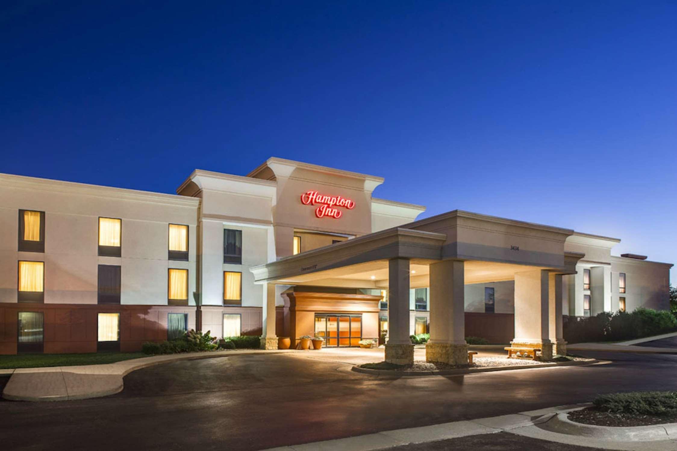Hampton Inn Dubuque Exterior foto